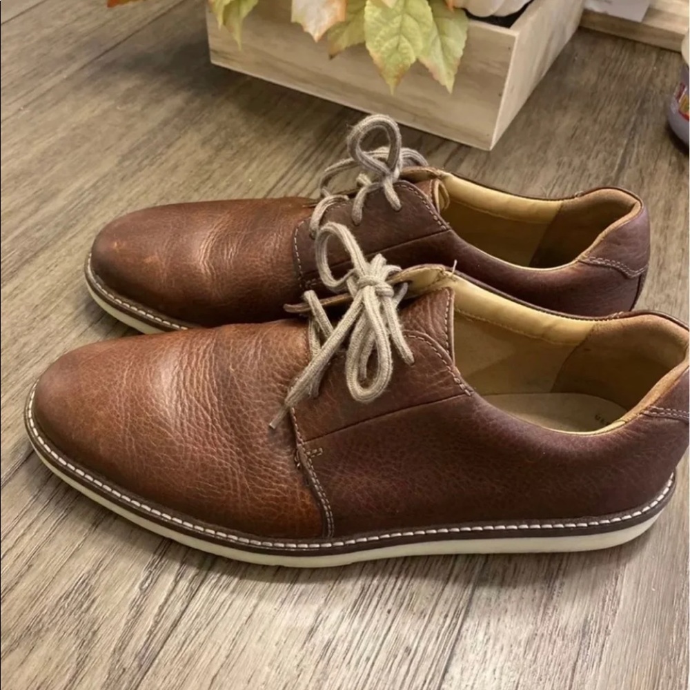 Clarks Mens Size 9 Leather Shoes